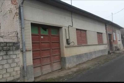 Casă cu 4 camere în Bozovici - 1