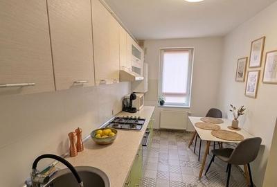 Apartament cu 2 camere decomandat, mobilat în Tractorul - 4