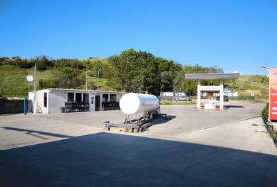 Oportunitate! Sala de evenimente, benzinarie si spalatorie auto, stradala la DE - 3
