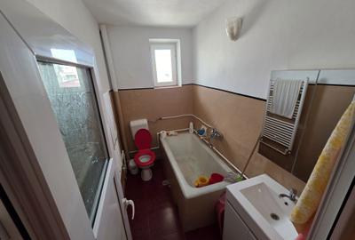 Apartament cu 3 camere semidecomandat în Central - 1