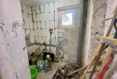 Casă cu 8 camere cu Teren 485 Mp în Central - 58