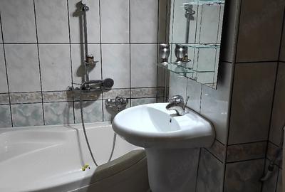 Apartament cu 2 camere decomandat în 22 Decembrie - 12