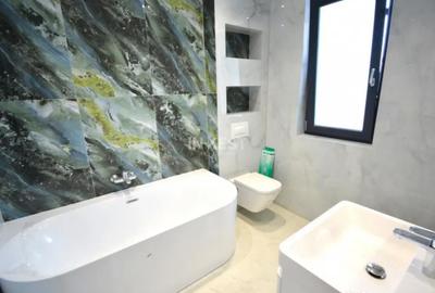 Casă cu 4 camere cu Canalizare în Central - 1