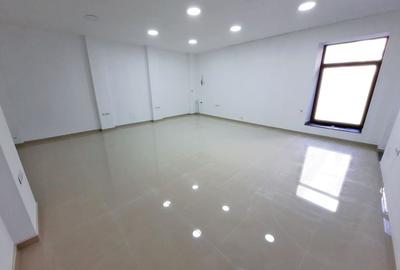Spațiu comercial, 90 mp în Central