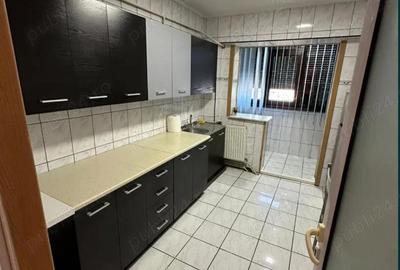 Inchiriez apartament 3 camere - 4