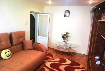 Apartament cu 3 camere decomandat în Obor
