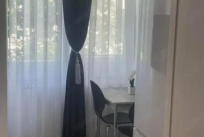 Garsoniera superba, pretabila pentru un cuplu sau o persoana. Langa Sala Palatului - 1