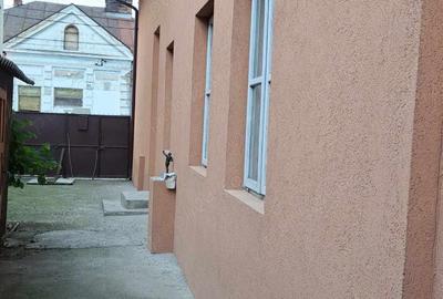 Casă cu 4 camere în Roman - 2