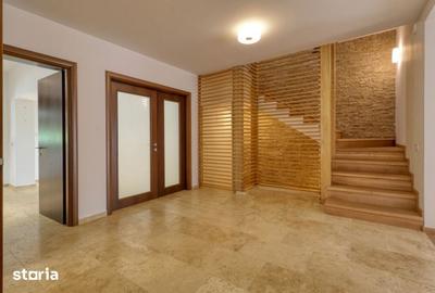 Casă cu 7 camere cu Teren 1012 Mp în Brănești - 2