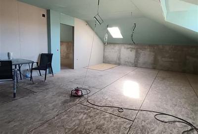 Casă cu 6 camere cu Teren 512 Mp în Apollo - 10