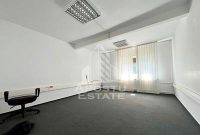 Casa cu 5 camere, 2 bai, pretabila pentru birouri. Girocului