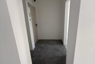 Spațiu comercial, de 50 mp, în Central - 7