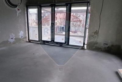 Casă cu 12 camere cu Teren 200 Mp în Vitan - 3