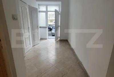 Spațiu comercial, de 60 mp, în Central - 3