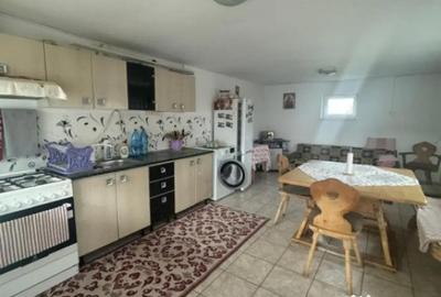 Casă cu 4 camere cu Teren 4400 Mp în Rădăuți