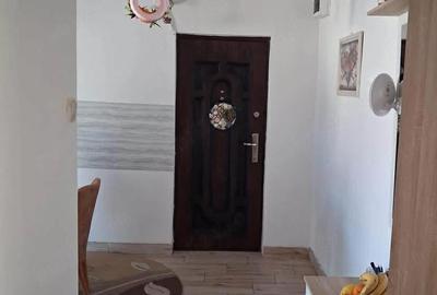 Apartament cu 2 camere decomandat în Carpați 2 - 3