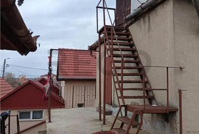 Casă cu 11 camere cu Teren 339 Mp în Central - 3