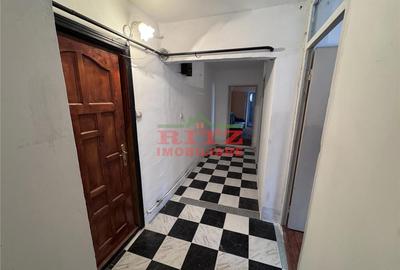 Apartament cu 3 camere semidecomandat în Central - 1