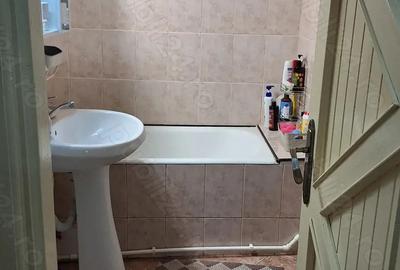 Apartament cu 3 camere decomandat în Sărari - 6