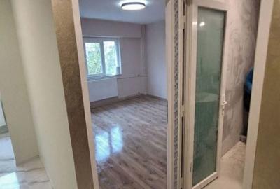 Garsonieră decomandată în Decebal