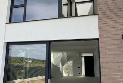 Casă cu 5 camere cu Teren 650 Mp în Bârnova