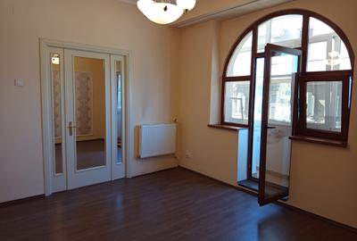 Apartament cu 3 camere semidecomandat în P-ța Unirii - 6