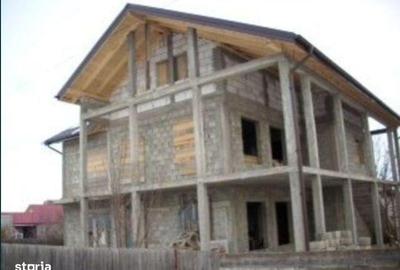 Casă cu 4 camere cu Teren 350 Mp în Central - 1
