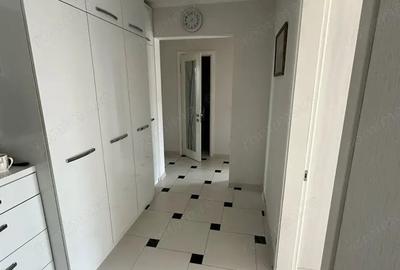 Apartament cu 3 camere decomandat în Favorit - 1