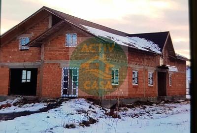Casă cu 5 camere cu Teren 1300 Mp în Central - 2