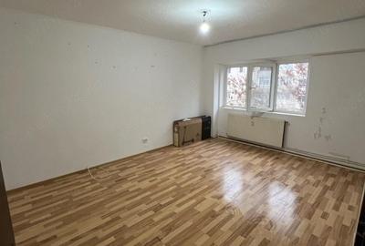 Apartament cu 4 camere decomandat în Central - 2