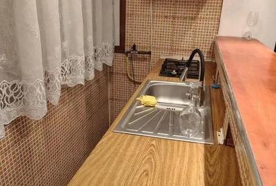 Eroii Revolutiei, doua minute metrou - 11