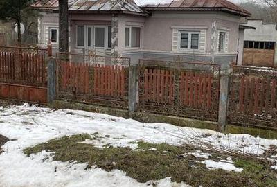 Casă cu 4 camere cu Teren 455 Mp în Central - 1