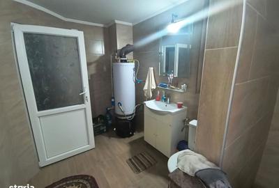 Casă cu 4 camere în Fetești - 3