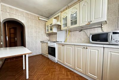 Apartament cu 4 camere decomandat în Andrei Mureșanu