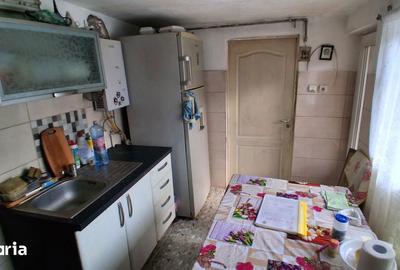 Casă cu 4 camere cu Teren 1600 Mp în Poiana - 10