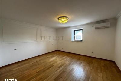 Casă cu 5 camere cu Teren 1000 Mp în Central