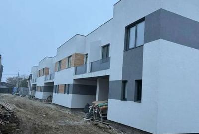 Casă cu 4 camere cu Canalizare în Ghencea - 1
