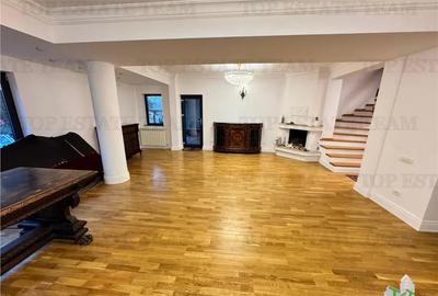 Casă cu 7 camere cu Canalizare în Iancu Nicolae