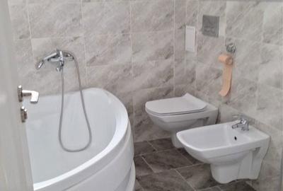 Apartament cu 3 camere decomandat în Exterior Vest