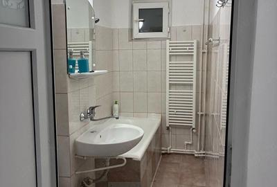 Apartament cu 2 camere nedecomandat în 9 Mai - 2
