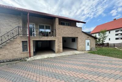 Casă cu 7 camere cu Teren 2500 Mp în Sucevița - 3