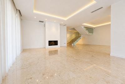 Duplex cu 9 camere cu Garaj în Central - 2