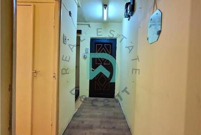 Apartament cu 2 camere decomandat în Tractorul - 8