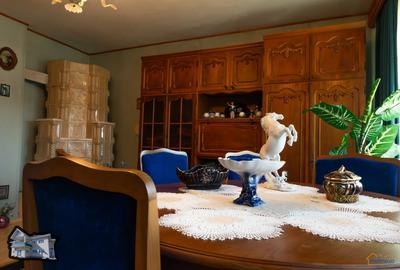 Casa cu etaj in Agas, eleganta clasica si mobila sculptata manual in lemn masiv - 5