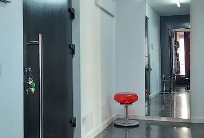 Apartament cu 3 camere semidecomandat în Plopilor