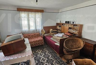 Casă cu 3 camere cu Teren 2796 Mp în Central - 2