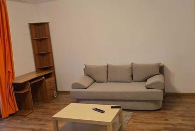 Garsonieră în Titan - 2