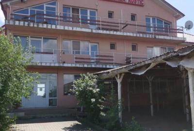 Pensiune P+1, cu restaurant + terasa, cu acces imediat la Dr - 1