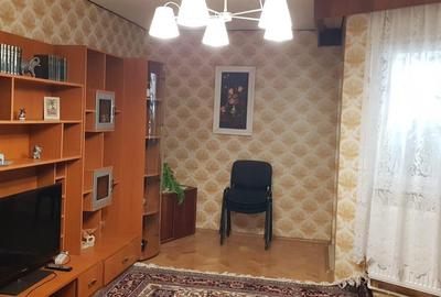 Apartament cu 3 camere decomandat în Călărași - 2
