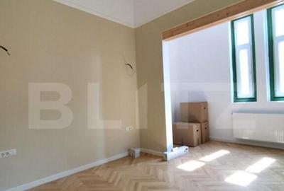 Apartament de vanzare, cu 3 camere, 107 mp, zona centrala - 1
